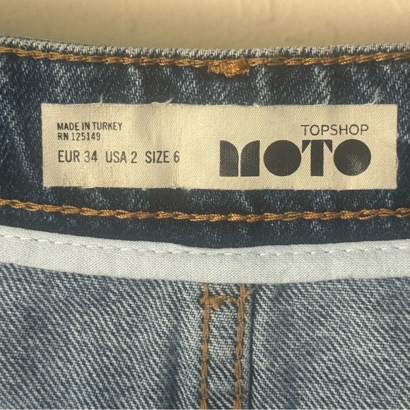 TOPSHOP Moto Zipper Denim Patch Pocket Mini Skirt - Picture 2 of 16
